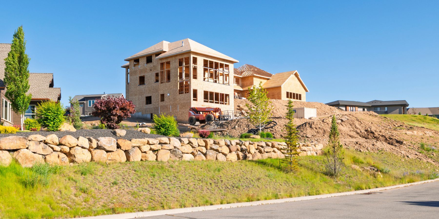 A Step-by-Step Guide to Acquiring a Building Permit: Process, Costs, and Common Delays