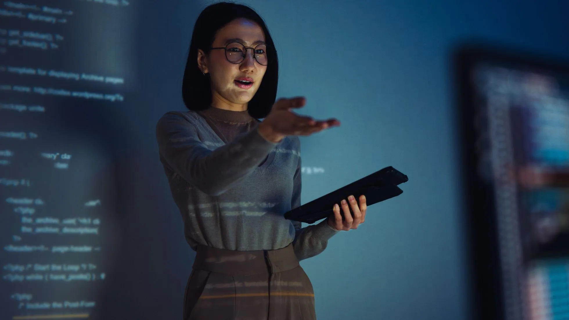 GovAI_ChangeMgmtAITraining_internal_web woman conducting training for change management in government technology